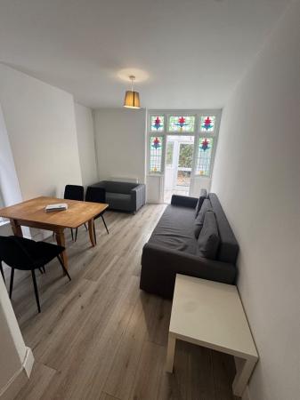 6 bedroom Terraced House to let in Francis Avenue, Southsea, Portsmouth, PO4