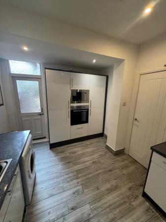 6 bedroom Terraced House to let in Francis Avenue, Southsea, Portsmouth, PO4