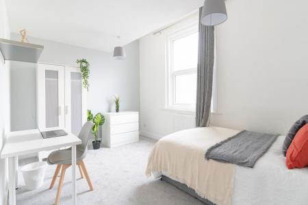 7 bedroom Terraced House to let in Hudson Road, Southsea, Portsmouth, PO5