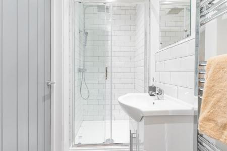 7 bedroom Terraced House to let in Hudson Road, Southsea, Portsmouth, PO5