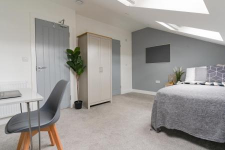 7 bedroom Terraced House to let in Hudson Road, Southsea, Portsmouth, PO5
