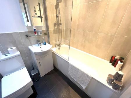 2 bedroom Flat to let in Isambard Brunel Road, Portsmouth, PO1