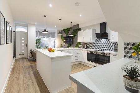 6 bedroom Terraced House to let in Jessie Road, Southsea, Portsmouth, PO4