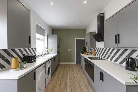 6 bedroom Terraced House to let in Montgomerie Road, Southsea, Portsmouth, PO5