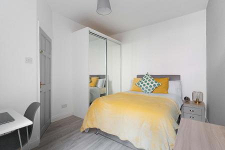 5 bedroom Terraced House to let in Orchard Road, Southsea, Portsmouth, PO4