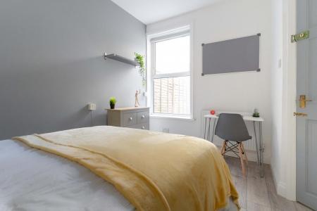 5 bedroom Terraced House to let in Orchard Road, Southsea, Portsmouth, PO4