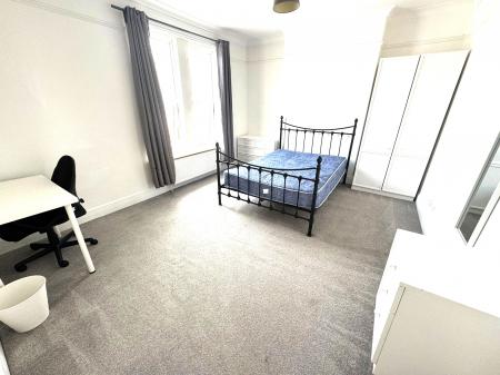 5 bedroom Terraced House to let in Orchard Road, Southsea, Portsmouth, PO4