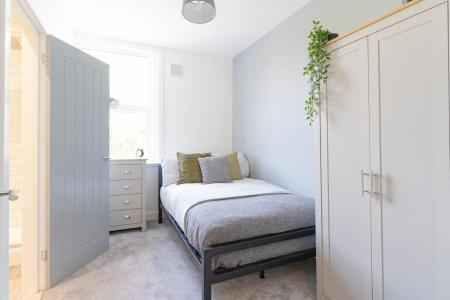 8 bedroom Terraced House to let in Orchard Road, Southsea, Portsmouth, PO4