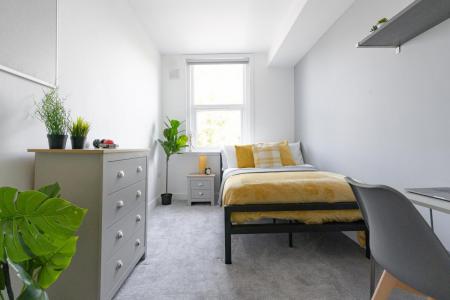 8 bedroom Terraced House to let in Orchard Road, Southsea, Portsmouth, PO4