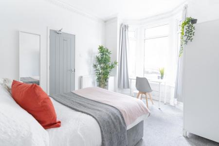 8 bedroom Terraced House to let in Playfair Road, Southsea, Portsmouth, PO5