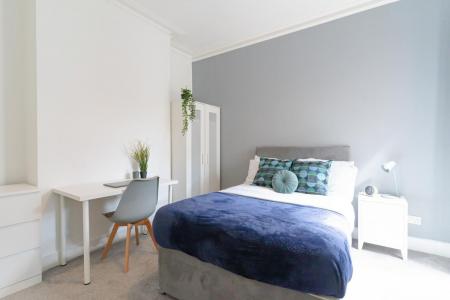 8 bedroom Terraced House to let in Playfair Road, Southsea, Portsmouth, PO5