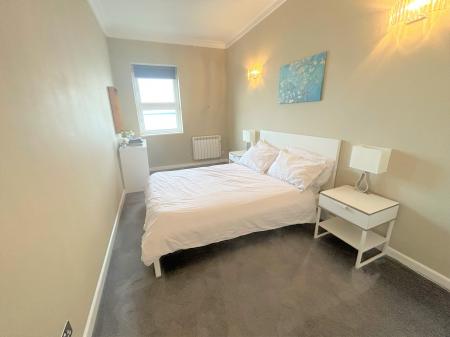 2 bedroom Flat to let in South Parade, Southsea, Portsmouth, PO4