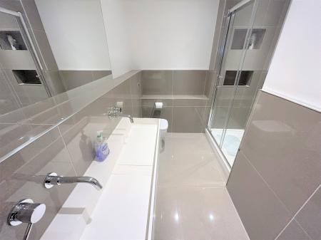 2 bedroom Flat to let in South Parade, Southsea, Portsmouth, PO4