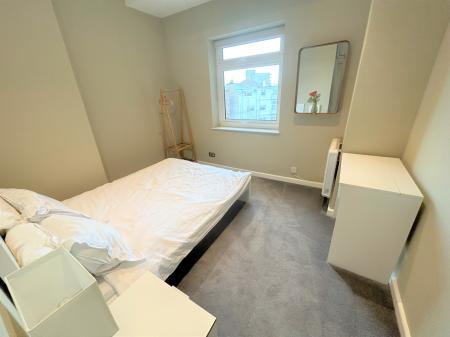 2 bedroom Flat to let in South Parade, Southsea, Portsmouth, PO4