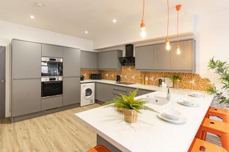 6 bedroom Terraced House to let in Telephone Road, Southsea, Portsmouth, PO4