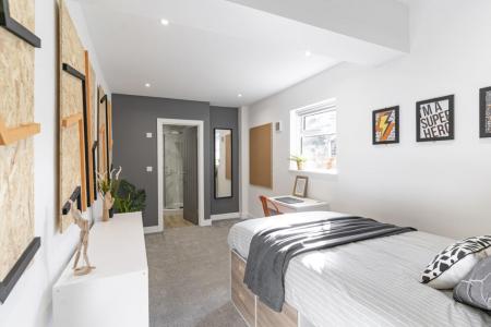 6 bedroom Terraced House to let in Telephone Road, Southsea, Portsmouth, PO4