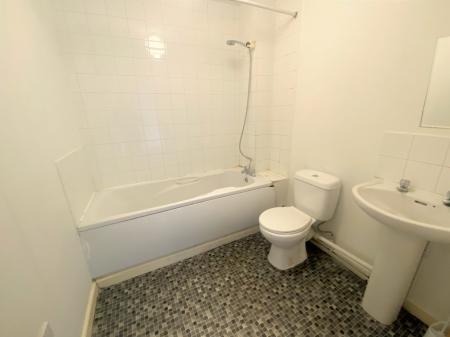 2 bedroom Flat to let in Nancy Road, Fratton, Portsmouth, PO1