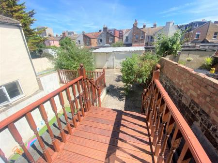 2 bedroom Flat to let in Cottage Grove, Southsea, Portsmouth, PO5