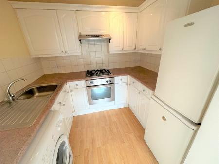 2 bedroom Flat to let in Cottage Grove, Southsea, Portsmouth, PO5