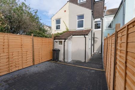 6 bedroom Terraced House to let in Cleveland Road, Southsea, Portsmouth, PO5