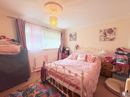 3 bedroom Semi-detached house for sale in Frogmore Lane, Waterlooville, Waterlooville, PO8