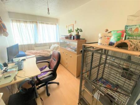3 bedroom Flat for sale in Greywell Road, Havant, PO9