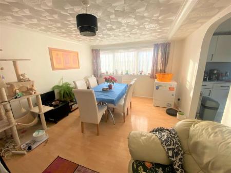 3 bedroom Flat for sale in Greywell Road, Havant, PO9