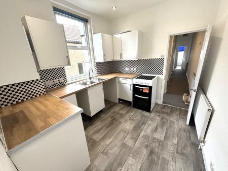 2 bedroom Flat to let in Fawcett Road, Southsea, Portsmouth, PO4