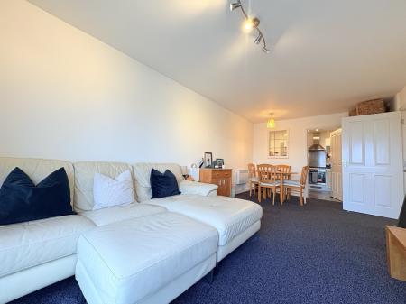 2 bedroom Flat for sale in Gisors Road, Southsea, Portsmouth, PO4