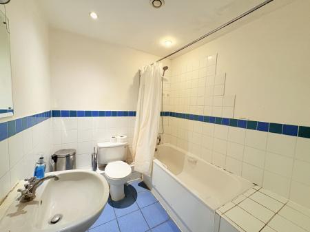 2 bedroom Flat for sale in The Vulcan, Gunwharf Quays, Portsmouth, PO1