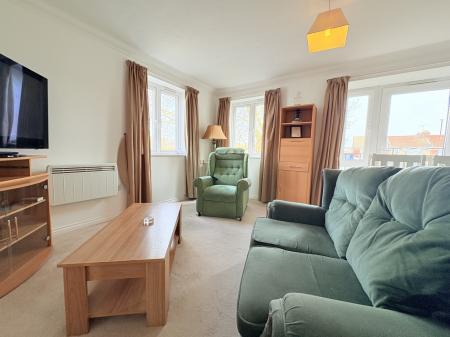 1 bedroom Flat for sale in Alverstone Road, Southsea, Portsmouth, PO4