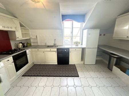 2 bedroom Penthouse to let in Royal Gate, Eastney, Portsmouth, PO4