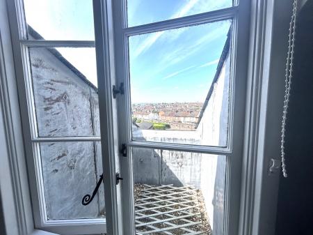 2 bedroom Penthouse to let in Royal Gate, Eastney, Portsmouth, PO4