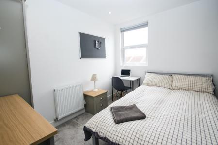 7 bedroom Flat to let in Cleveland Road, Southsea, Portsmouth, PO5