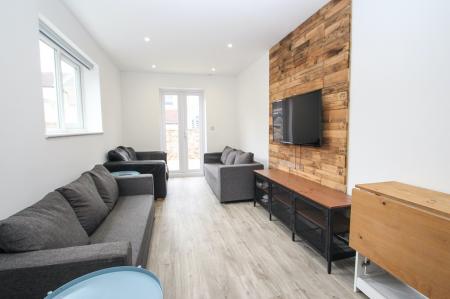 7 bedroom Flat to let in Cleveland Road, Southsea, Portsmouth, PO5