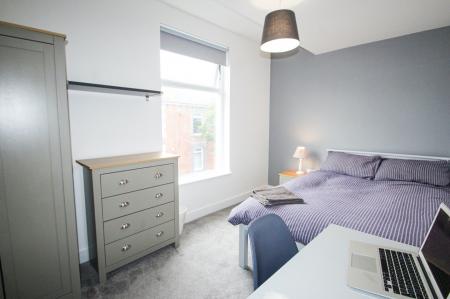 7 bedroom Flat to let in Cleveland Road, Southsea, Portsmouth, PO5