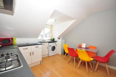 2 bedroom Flat to let in 86a Queens Road, North End, Portsmouth, PO2