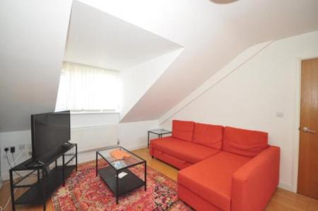 2 bedroom Flat to let in 86a Queens Road, North End, Portsmouth, PO2