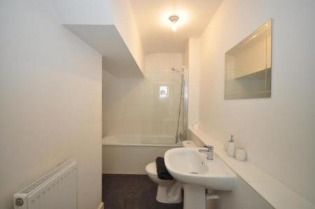 2 bedroom Flat to let in 86a Queens Road, North End, Portsmouth, PO2