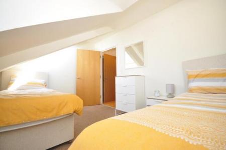 2 bedroom Flat to let in 86a Queens Road, North End, Portsmouth, PO2