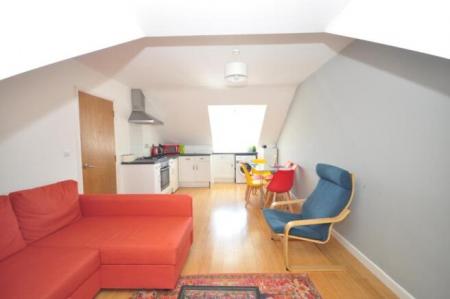 2 bedroom Flat to let in 86a Queens Road, North End, Portsmouth, PO2