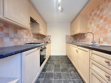 2 bedroom Maisonette for sale in West Street, Havant, PO9