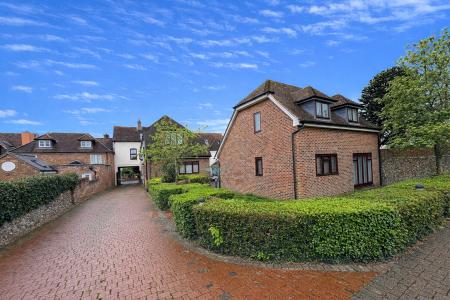 2 bedroom Maisonette for sale in West Street, Havant, PO9