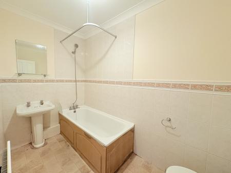 2 bedroom Maisonette for sale in West Street, Havant, PO9