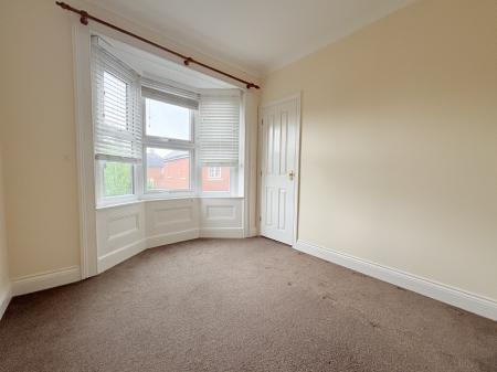 2 bedroom Maisonette for sale in West Street, Havant, PO9