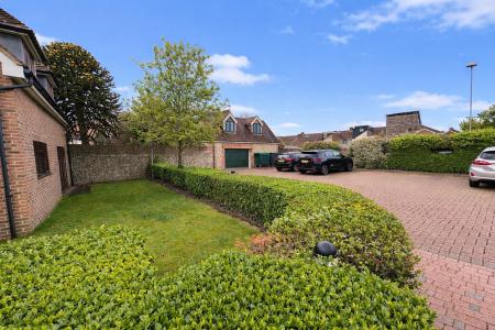 2 bedroom Maisonette for sale in West Street, Havant, PO9