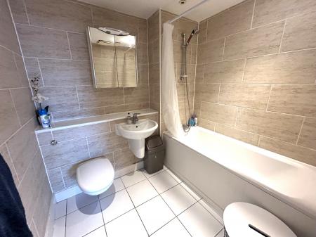 2 bedroom Flat to let in The Canalside, Gunwharf Quays, Portsmouth, PO1