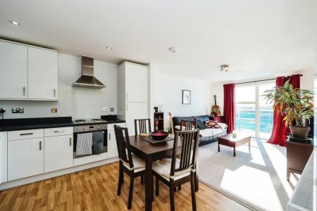 2 bedroom Flat to let in Military Road, Hilsea, Portsmouth, PO3