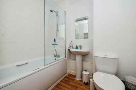 2 bedroom Flat to let in Military Road, Hilsea, Portsmouth, PO3