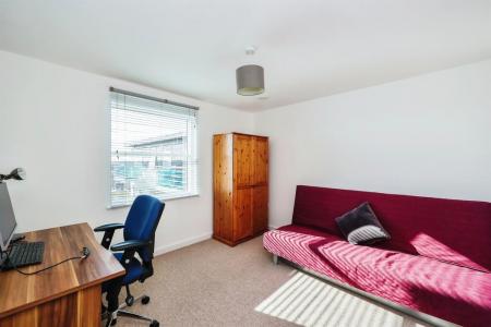 2 bedroom Flat to let in Military Road, Hilsea, Portsmouth, PO3